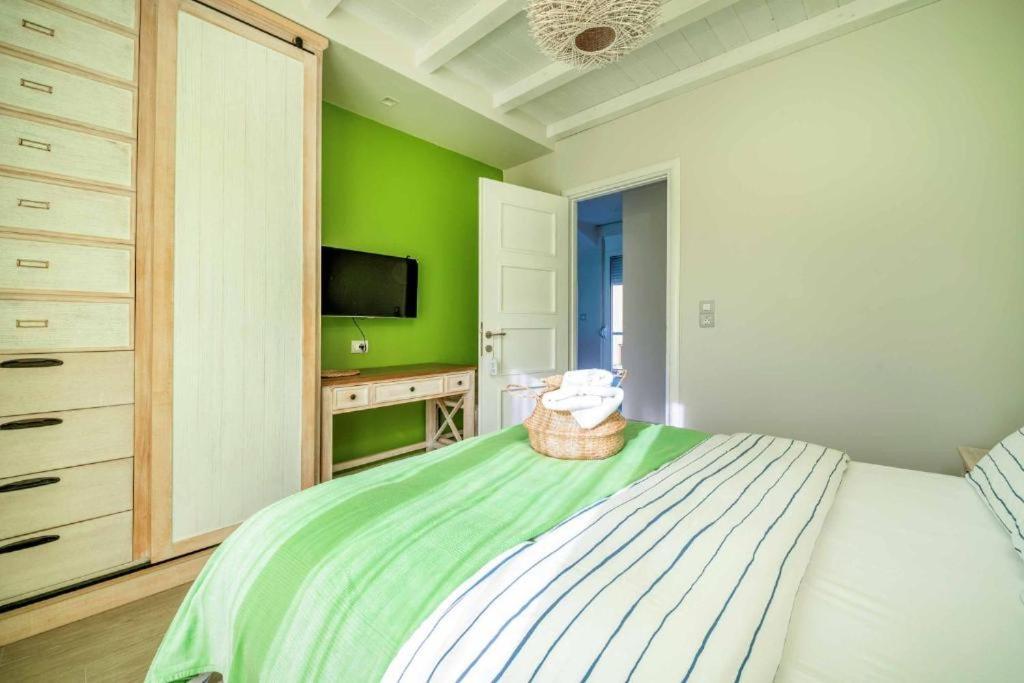 Seabreeze Villa - With Jacuzzi & Heated Pool 马斯蒂查里 外观 照片
