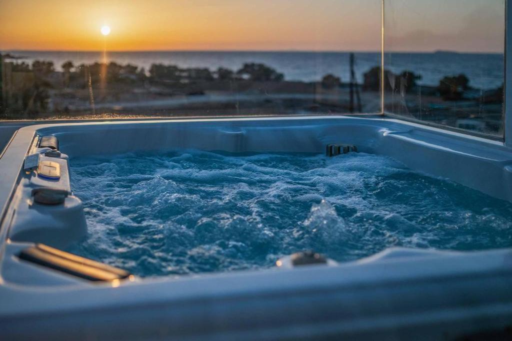 Seabreeze Villa - With Jacuzzi & Heated Pool 马斯蒂查里 外观 照片